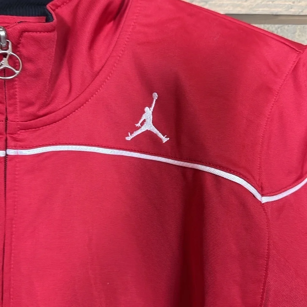 Air Jordan lightweight jacket Red with JumpMan logo size Large (16 / 18)